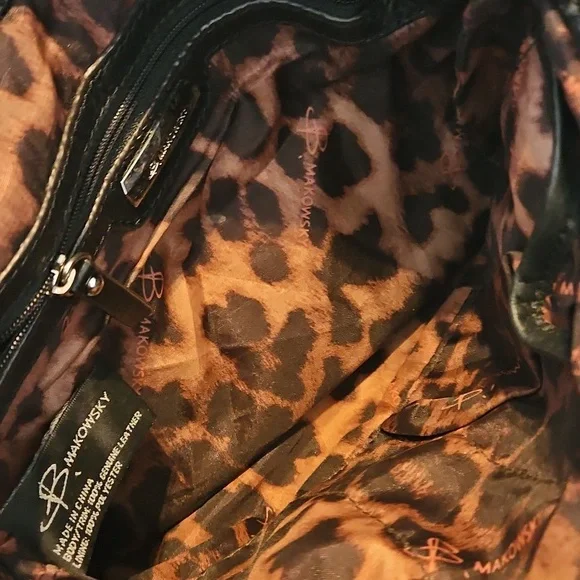 B. Makowsky Leather Shoulder Bag with Zipper Accents - Picture 5 of 7